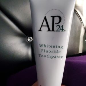 Whitening toothpaste